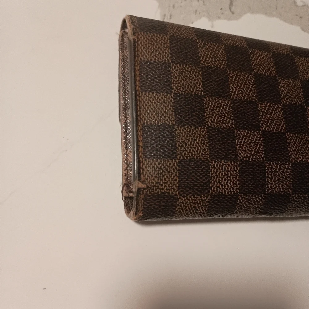 Authentic Louis Vuitton Damier Sarah Longwallet